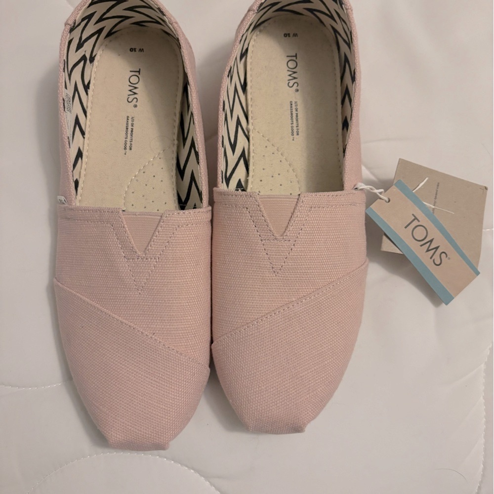 Women’s Tom’s Size 10, Solid Pink NWT
